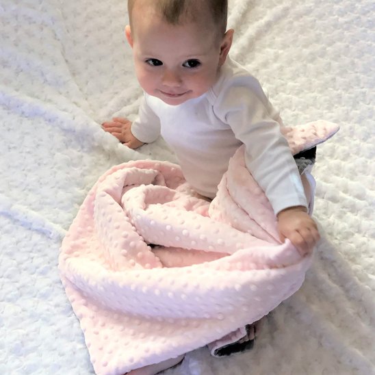 Couverture bébé gaufrée face bleu clair apaisante pour la sieste 