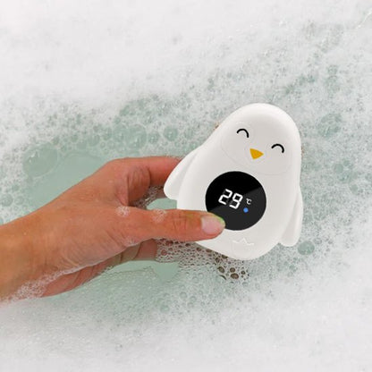 Penguin-shaped baby bath thermometer displaying 29°C in bubbly water, ensuring safe bath temperature for infants